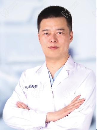 天津瑞璟口腔邱小亮醫(yī)生